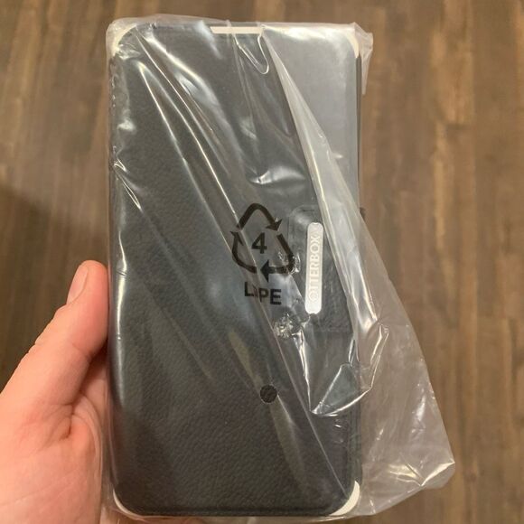 Pelican Shield iPhone 17 Pro rugged military grade Case - Picture 2 of 3